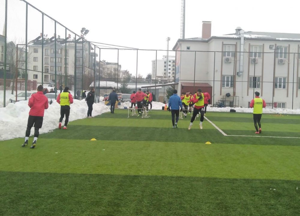 Elazığspor, Elazığ Karakoçan FK’nın sahasında çalıştı
