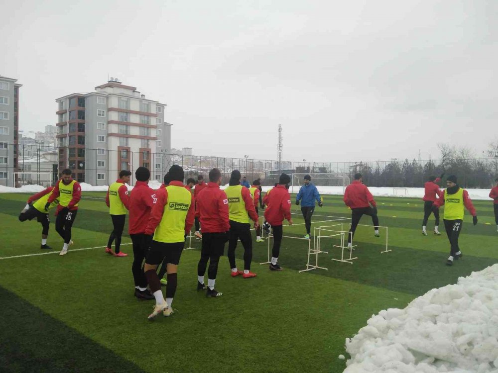 Elazığspor, Elazığ Karakoçan FK’nın sahasında çalıştı