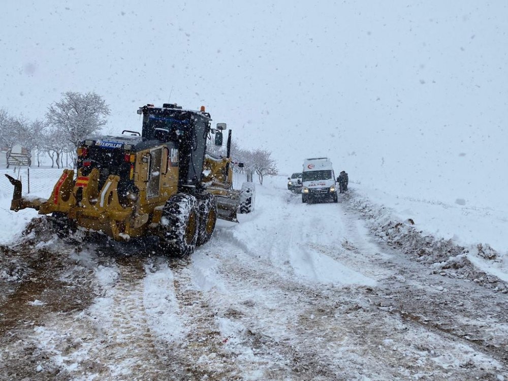 Kapalı köy yollarının 520’si açıldı