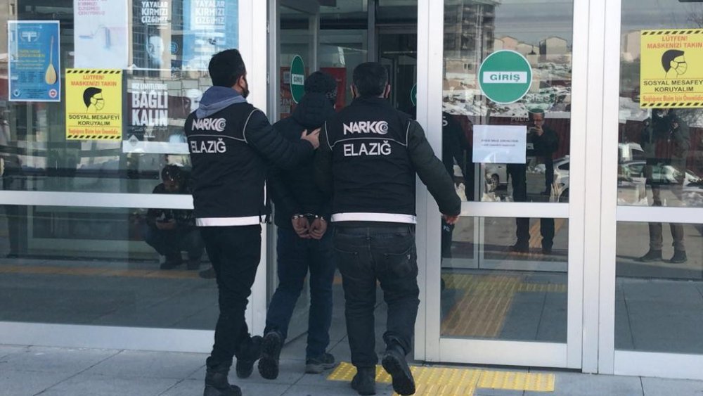 Valizinden 8 kilo uyuşturucu çıktı