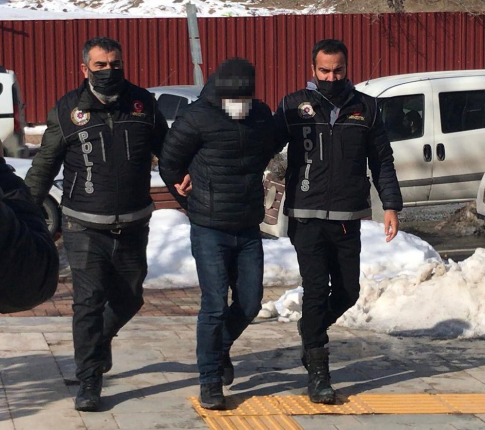 Valizinden 8 kilo uyuşturucu çıktı