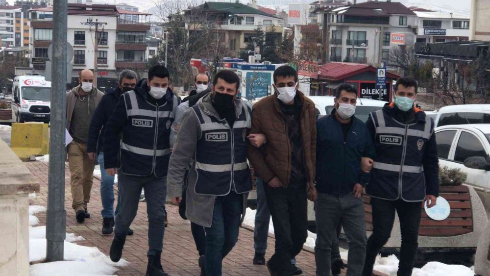 Elazığ polisi hırsızlara göz açtırmıyor: 5 zanlı yakalandı