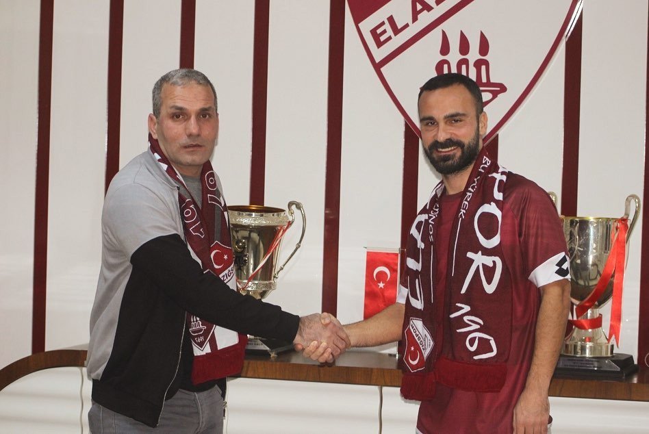 Elazığspor, yeni transferlerine imza töreni düzenledi