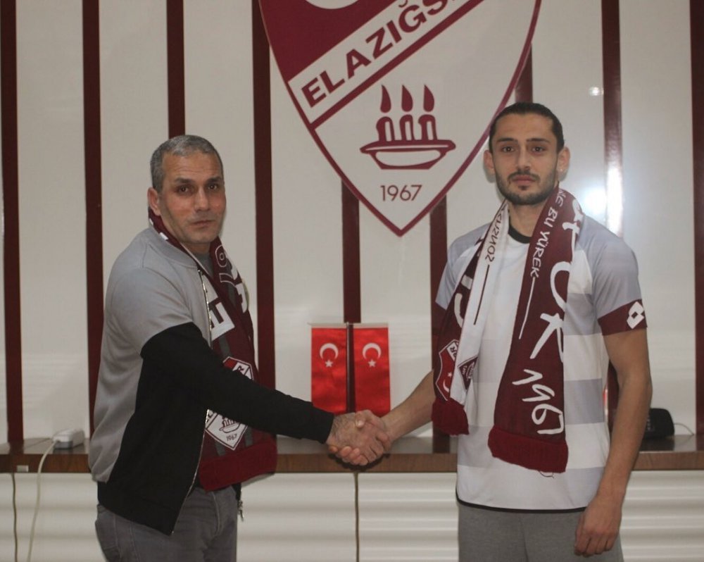 Elazığspor, yeni transferlerine imza töreni düzenledi