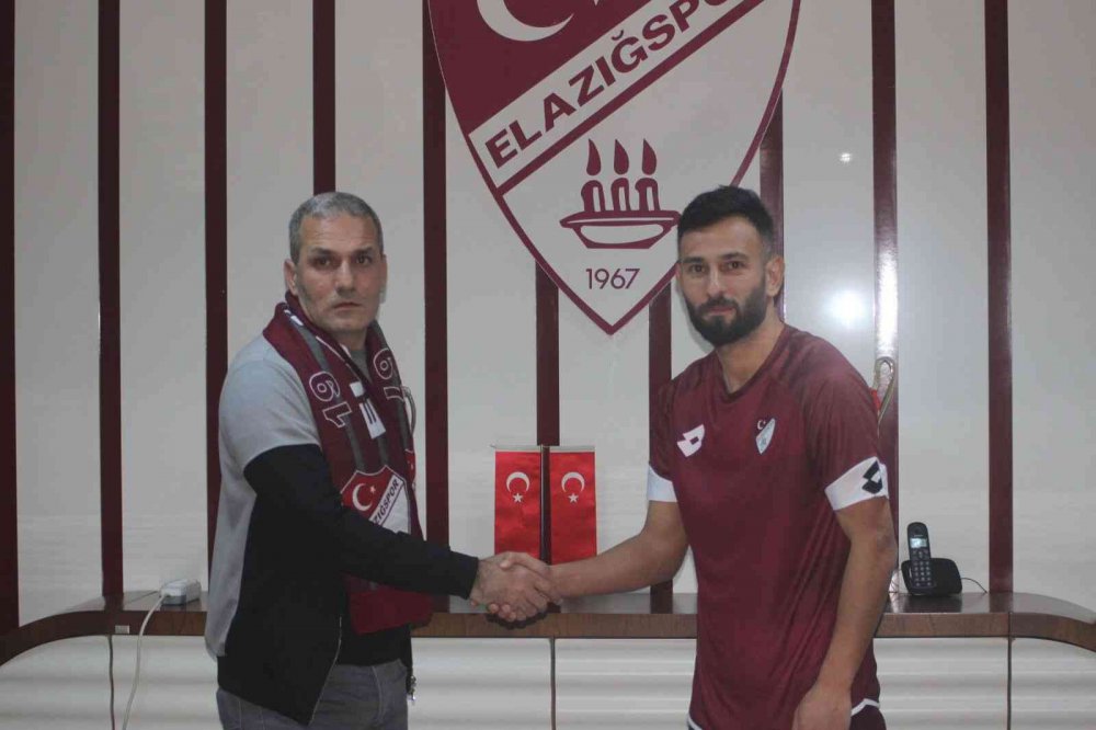 Elazığspor, yeni transferlerine imza töreni düzenledi