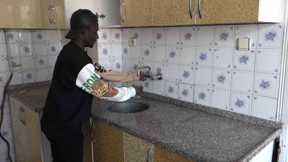 Yangında can derdine düşen Afrikalı öğrencinin pasaportu çalındı