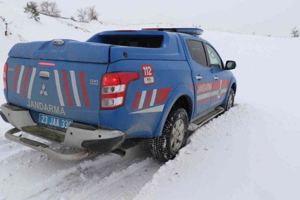 Tipi yolu kapattı, jandarma ekipleri hastaya ilacını drone ile ulaştırdı