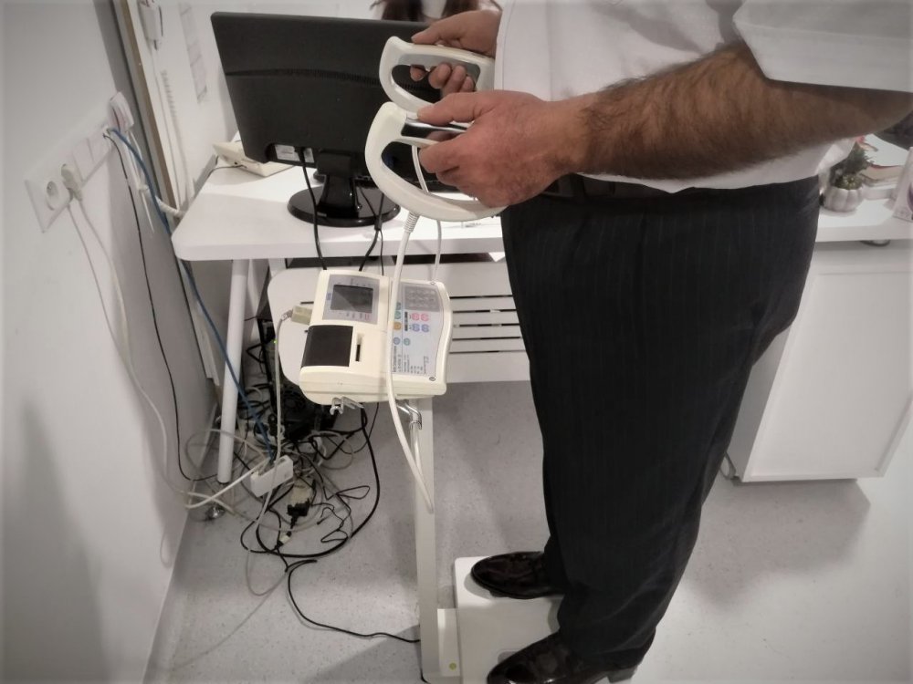 Bacak bacak üstüne atabilmek için 46 kilo verdi