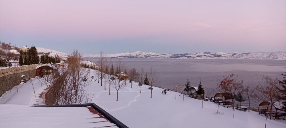 Doğunun gizli denizi Hazar Gölü’nde kış güzelliği