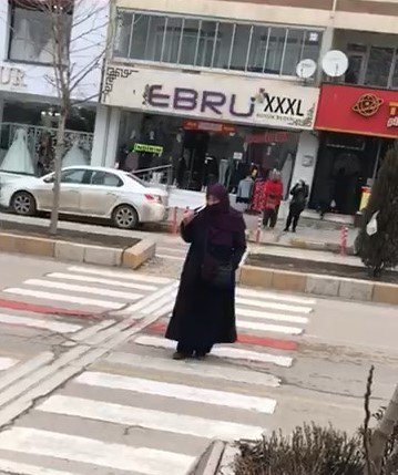 Valilik önünde intihar girişimi