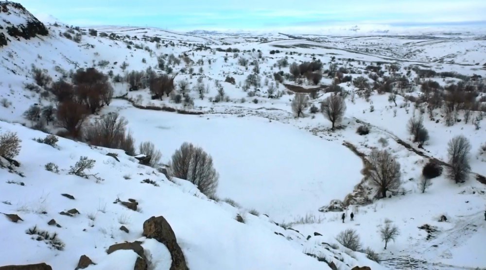 Ağın’da buz tutan tektonik Sülüklü göl, dron ile görüntülendi