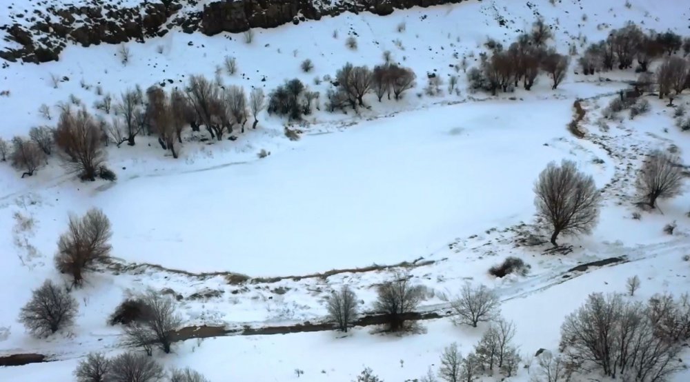 Ağın’da buz tutan tektonik Sülüklü göl, dron ile görüntülendi