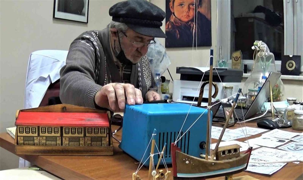 Karikatüre adanan ömür: 40 yıldır çiziyor