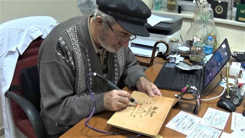 Karikatüre adanan ömür: 40 yıldır çiziyor