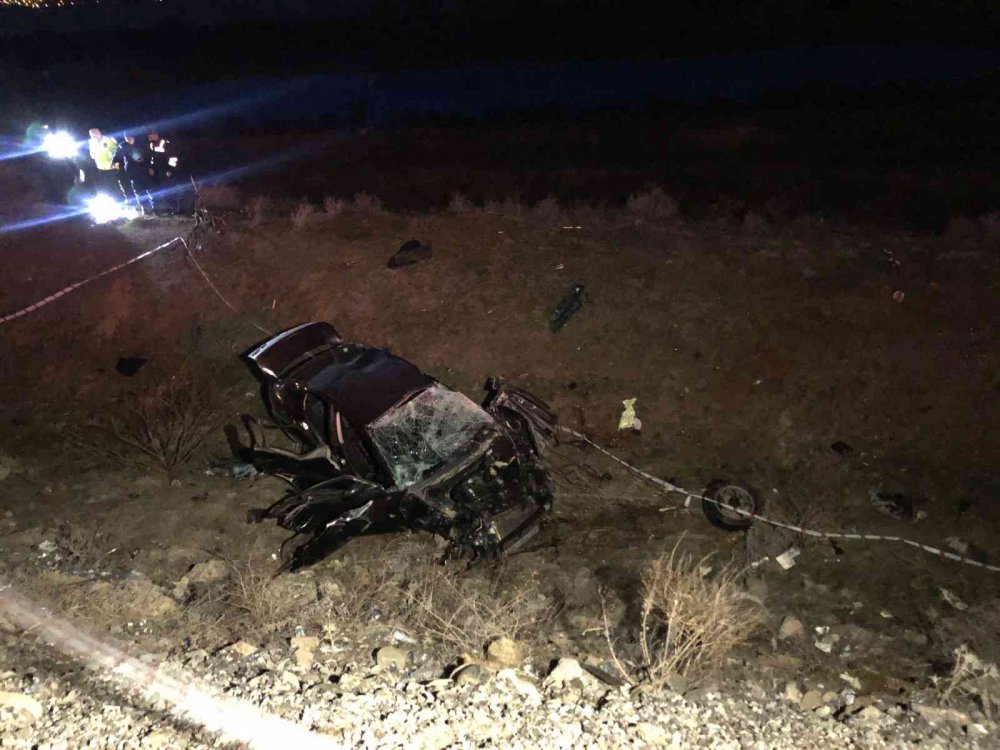 Şarampole uçan otomobil hurdaya döndü: 1 ölü, 3 yaralı