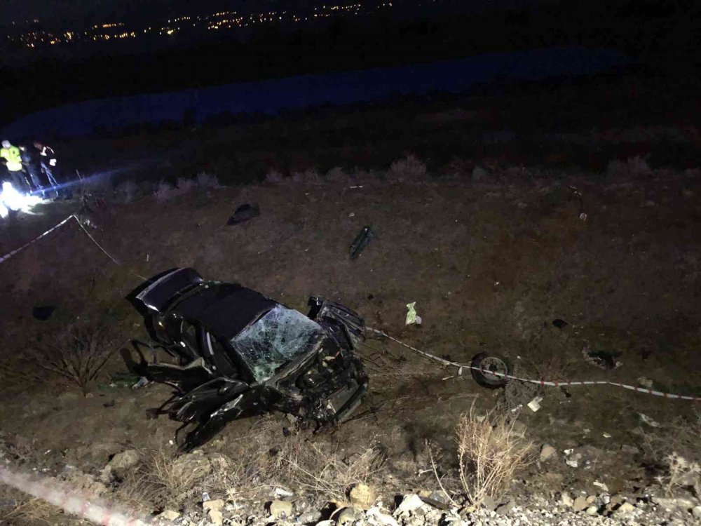 Şarampole uçan otomobil hurdaya döndü: 1 ölü, 3 yaralı