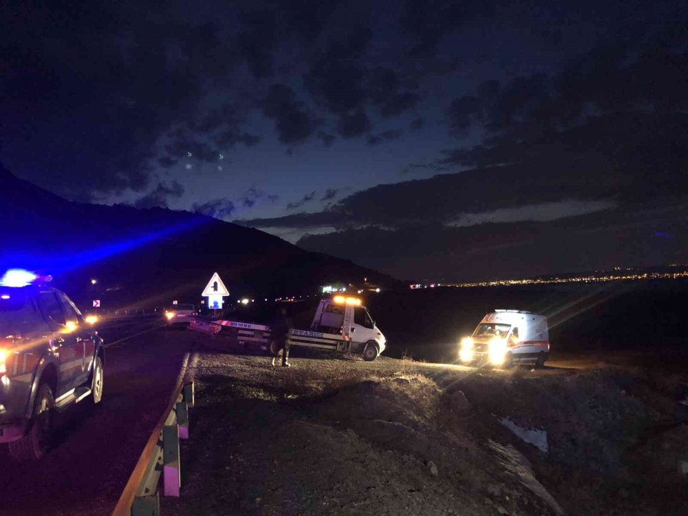 Şarampole uçan otomobil hurdaya döndü: 1 ölü, 3 yaralı