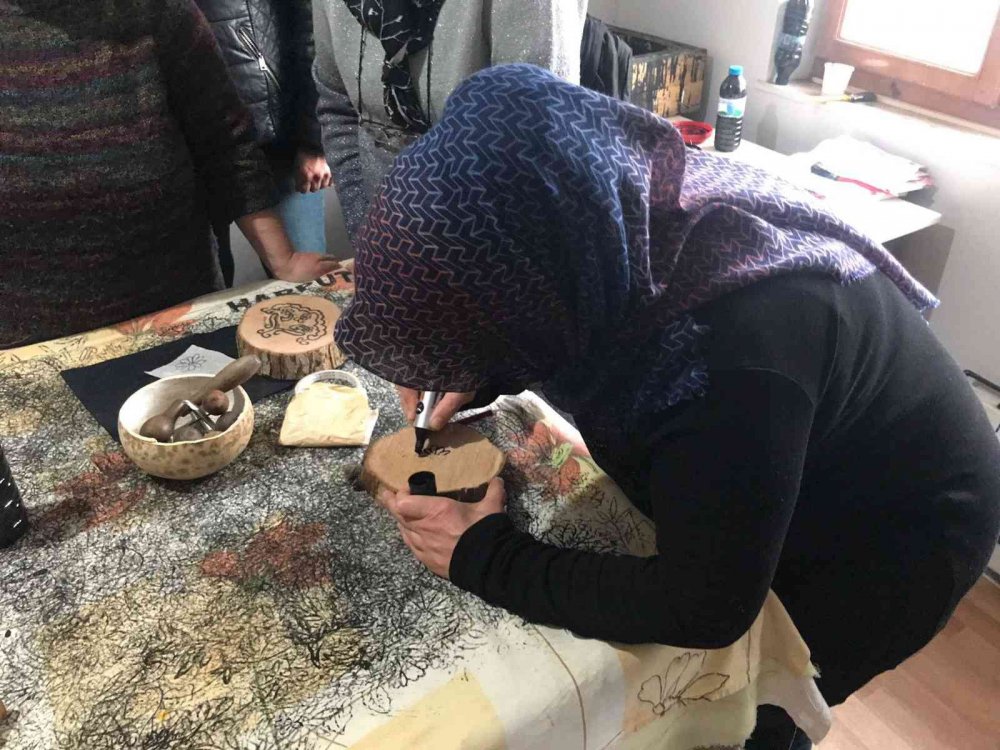‘Çit baskı sanatı’ ev kadınlarının elinde hayat buluyor