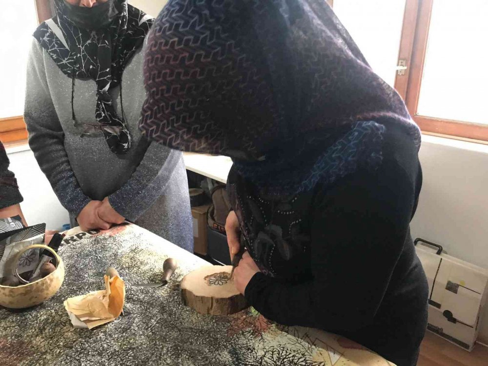 ‘Çit baskı sanatı’ ev kadınlarının elinde hayat buluyor