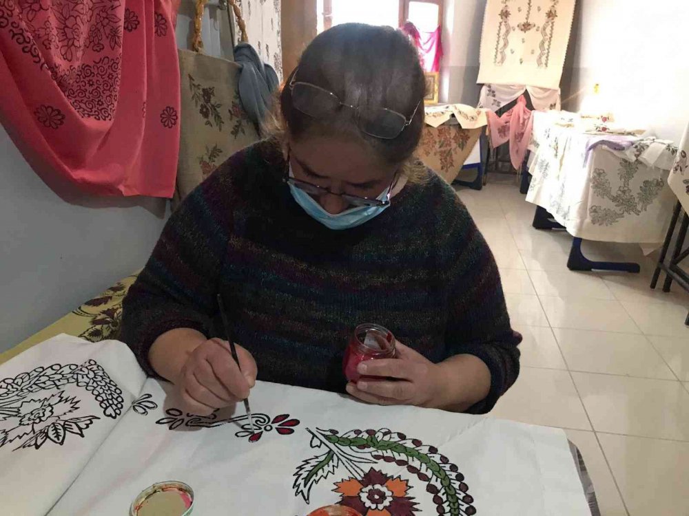 ‘Çit baskı sanatı’ ev kadınlarının elinde hayat buluyor