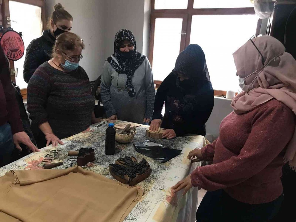 ‘Çit baskı sanatı’ ev kadınlarının elinde hayat buluyor