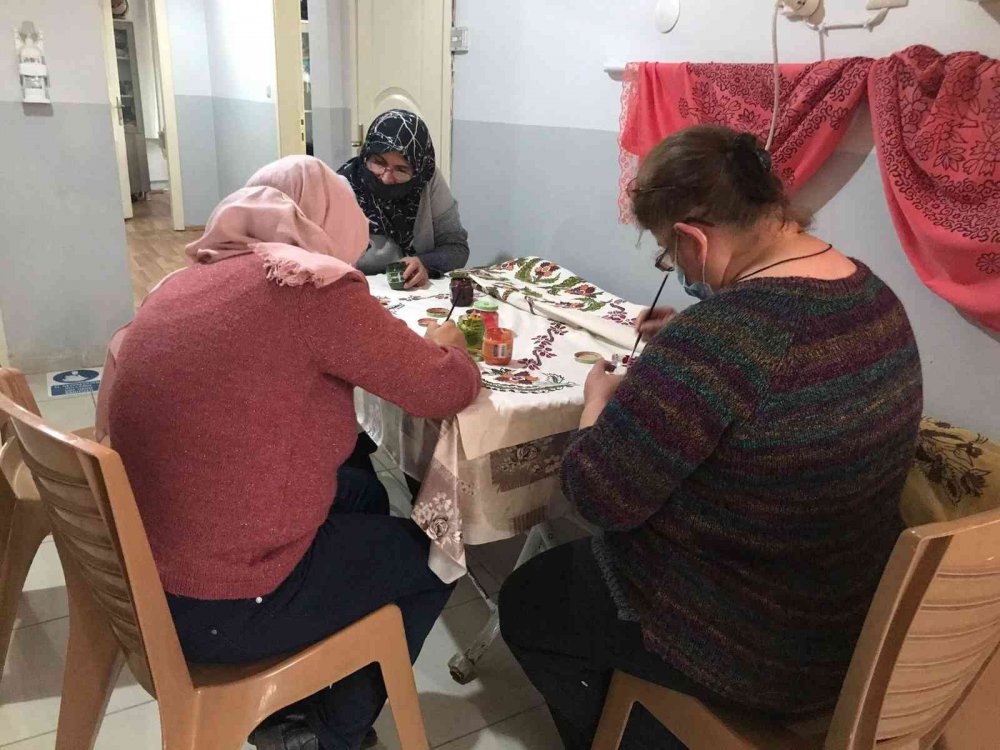 ‘Çit baskı sanatı’ ev kadınlarının elinde hayat buluyor