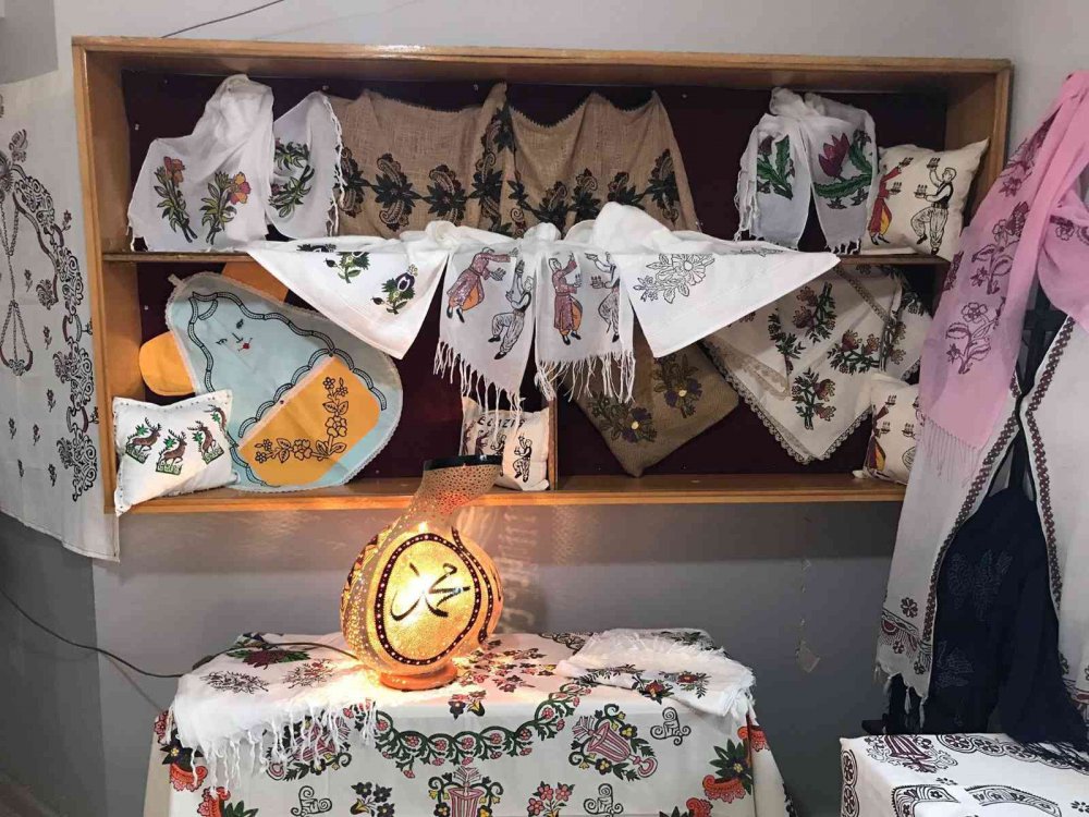 ‘Çit baskı sanatı’ ev kadınlarının elinde hayat buluyor