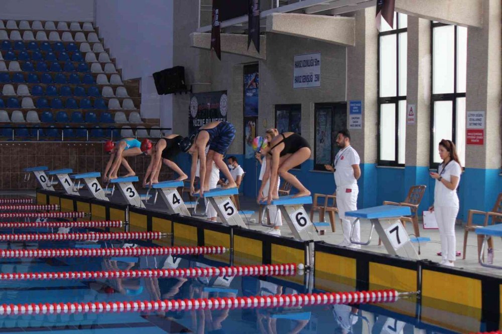 Okul sporları yıldızlar yüzme yarışları tamamlandı.