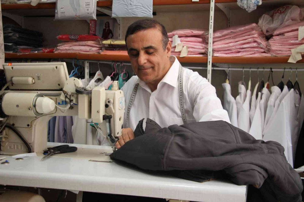 ’Askıda Kıyafet’ ile ihtiyaç sahiplerini sevindiriyor