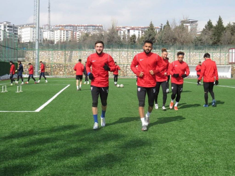 Elazığ Karakoçan FK, topbaşı yapıyor