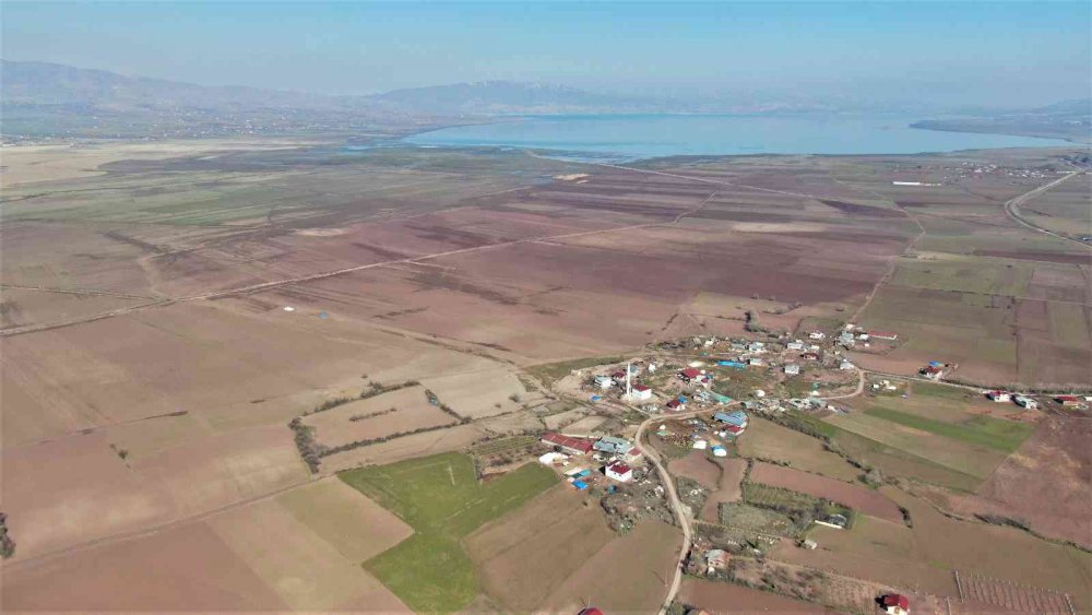 Risk alarak baraj sahasını eken çiftçileri ’Yağış’ endişesi sardı
