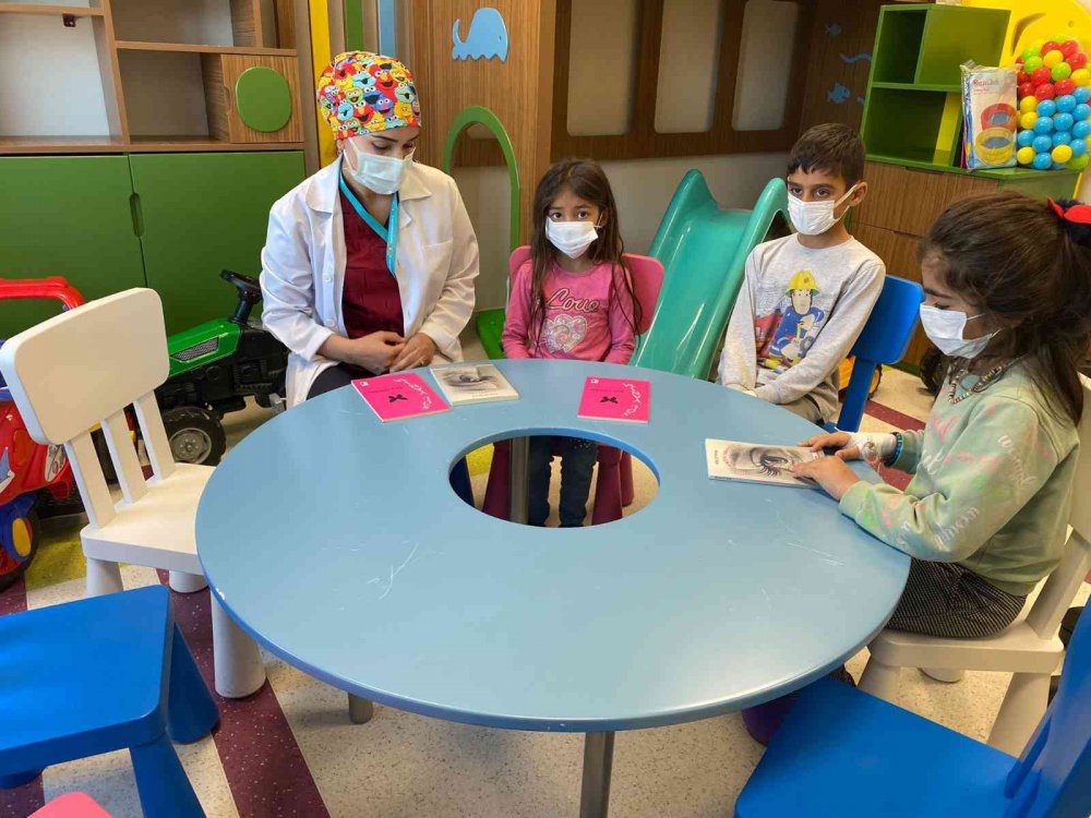 Şair hemşire kitaplarının geliriyle hastaneye oyun odası kurdu