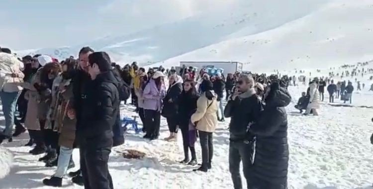 Elazığ Hazarbaba Kayak merkezinde vatandaşlar doyasıya eğlendi