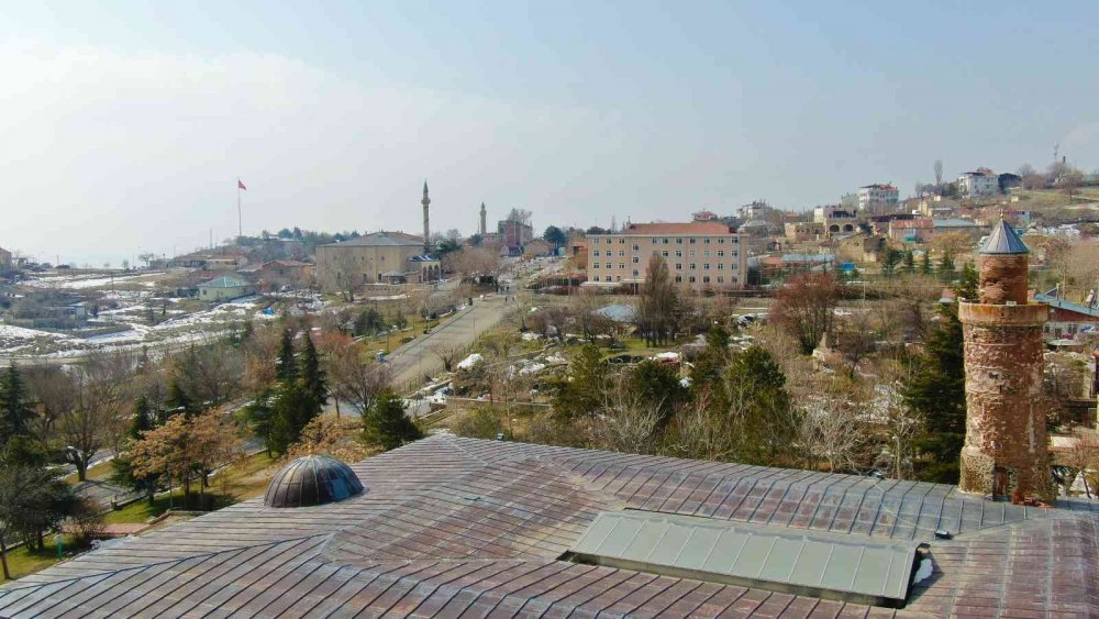 Yerli ve yabancı turistler Elazığ’a gelince bu minareyi görmeden dönmüyor