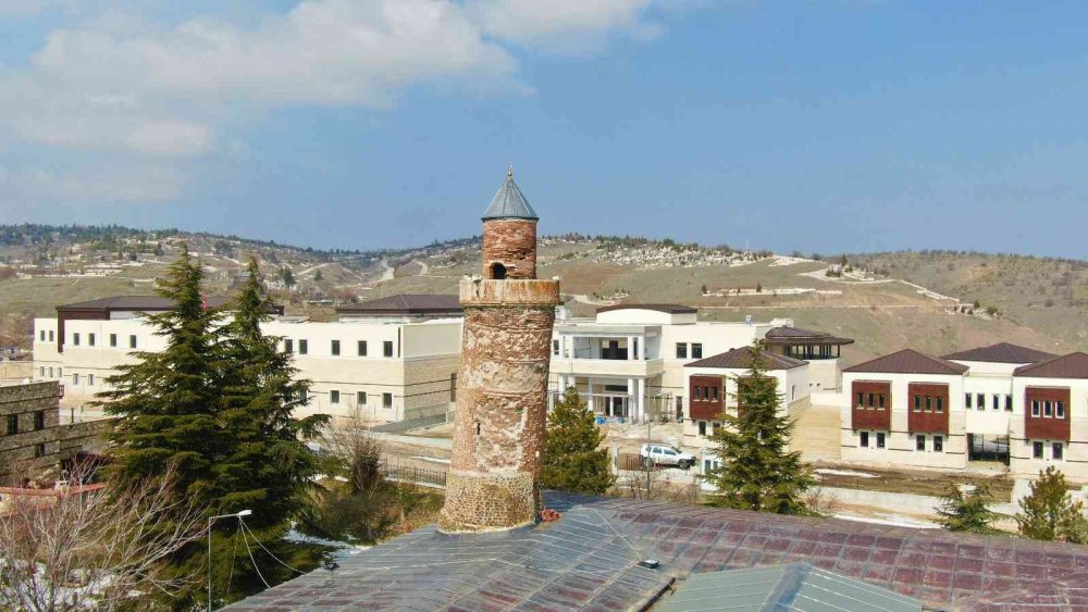 Yerli ve yabancı turistler Elazığ’a gelince bu minareyi görmeden dönmüyor