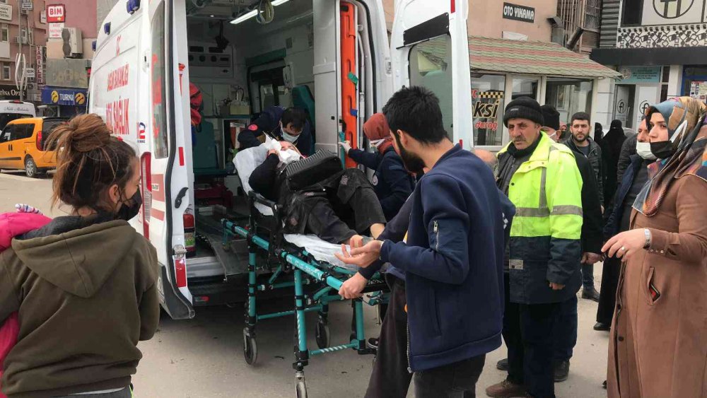 Elazığ’da minibüsün çarptığı yaya yaralandı