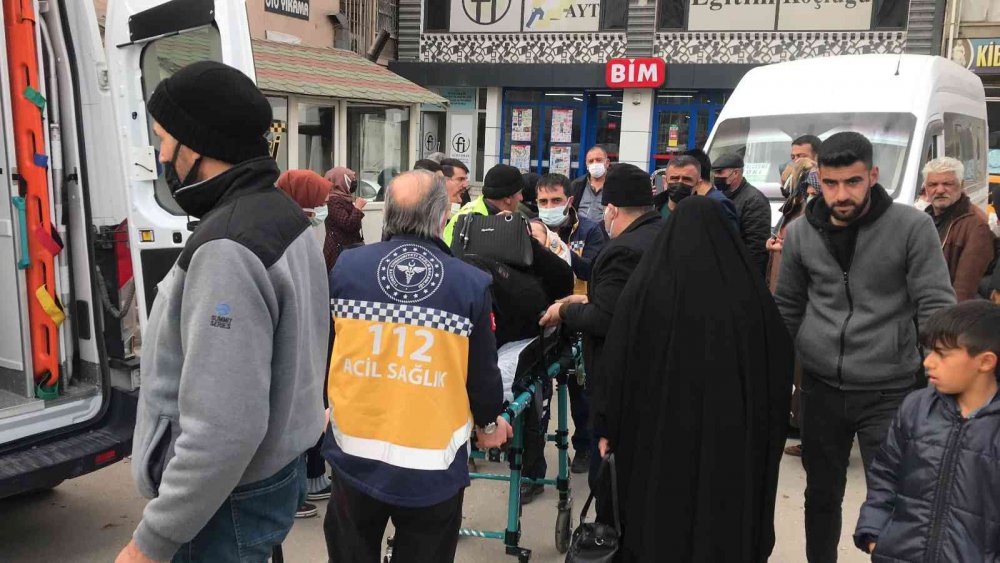 Elazığ’da minibüsün çarptığı yaya yaralandı