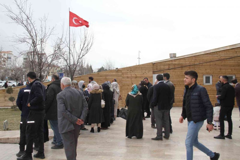 Nikah dairelerinde 22.02.2022 yoğunluğu
