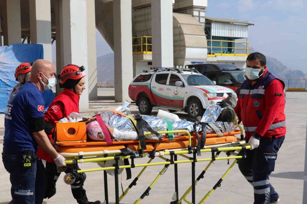 Gerçeği aratmayan deprem ve yangın tatbikatı