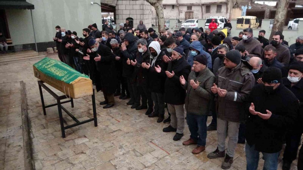 Elazığ’da 5 ay önce öldürülerek gömülen ve ardından cesedi bulunan muhtar, son yolculuğuna uğurlandı