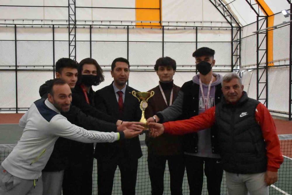 Elazığ’da tenis müsabakaları tamamlandı