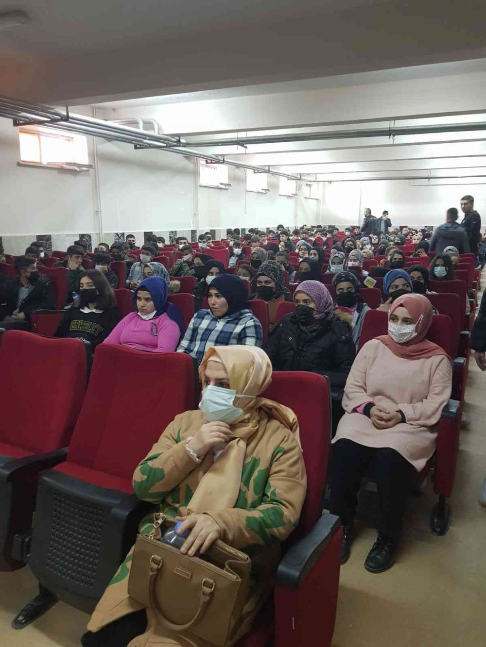 Yazıkonak Belediyesinden öğrencilere eğitim semineri