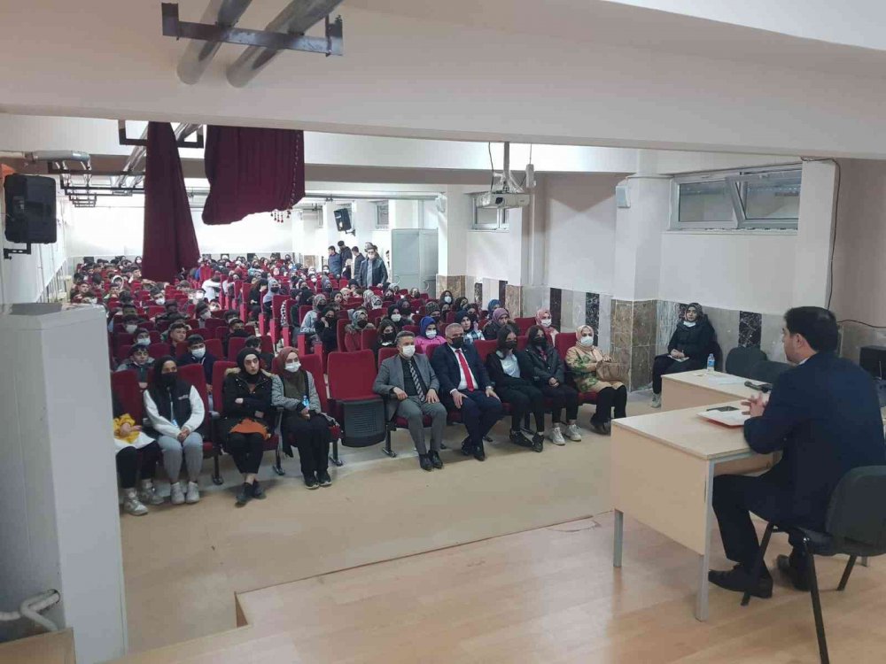 Yazıkonak Belediyesinden öğrencilere eğitim semineri