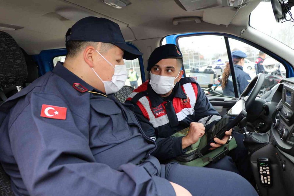 Kanser tedavisi gören gencin hayalini jandarma gerçekleştirdi