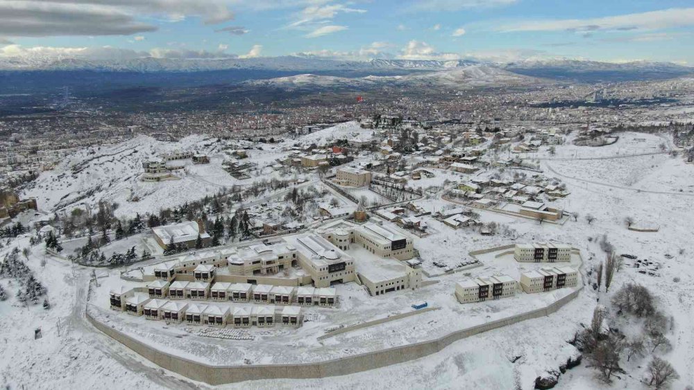 Medeniyetlerin beşiği Harput tekrar beyaza büründü, kartpostallık görüntüler oluştu