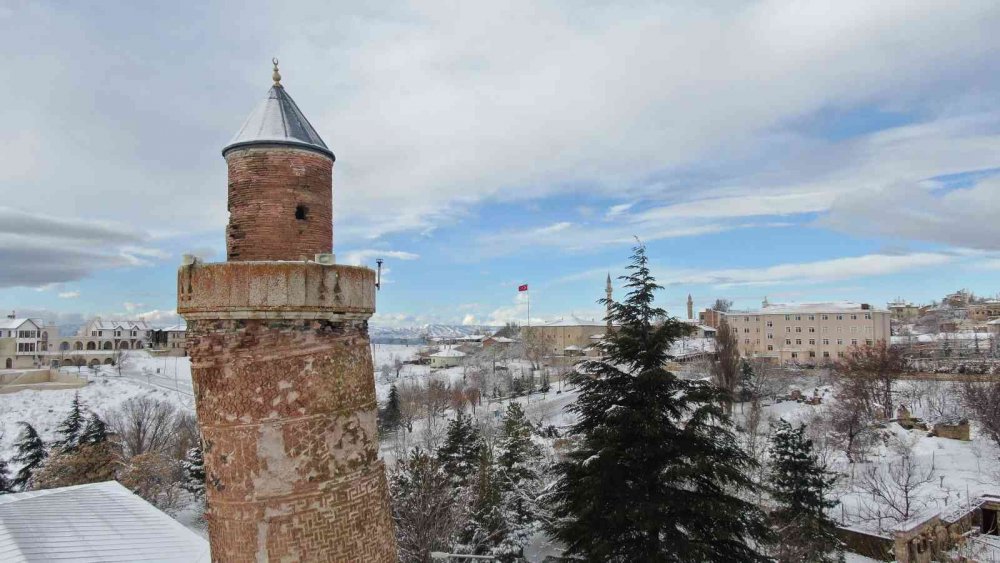 Medeniyetlerin beşiği Harput tekrar beyaza büründü, kartpostallık görüntüler oluştu
