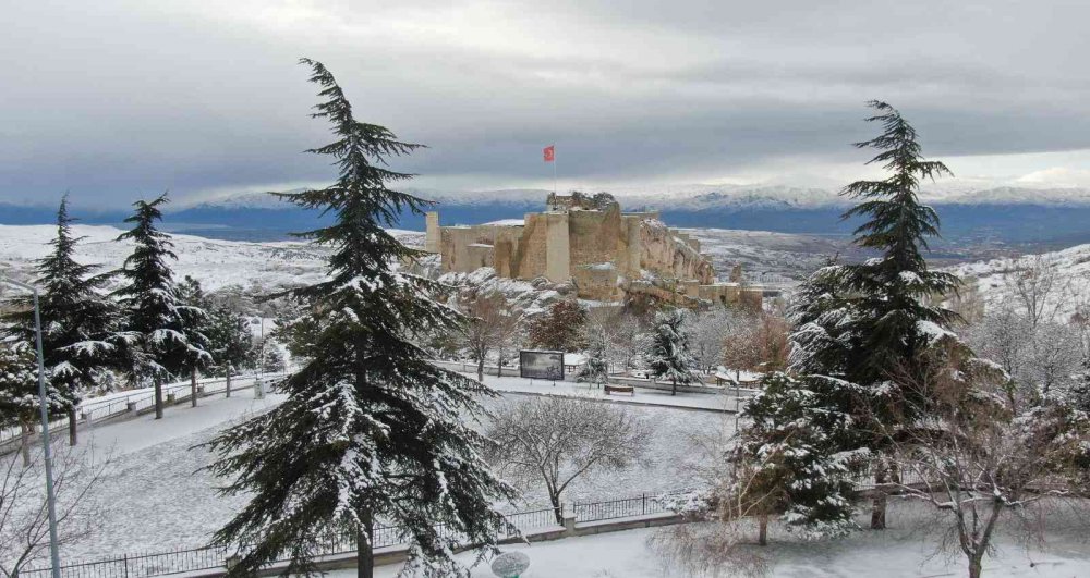 Medeniyetlerin beşiği Harput tekrar beyaza büründü, kartpostallık görüntüler oluştu