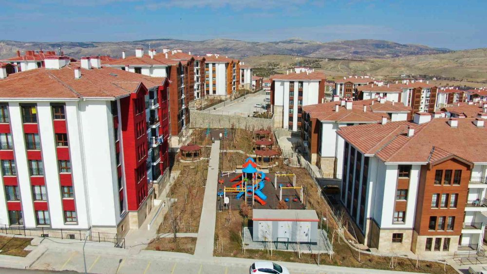 Elazığlı depremzedelerden, devlete, "Kendi imkanlarımızla alamayacağımız evler verildi" minnettarlığı