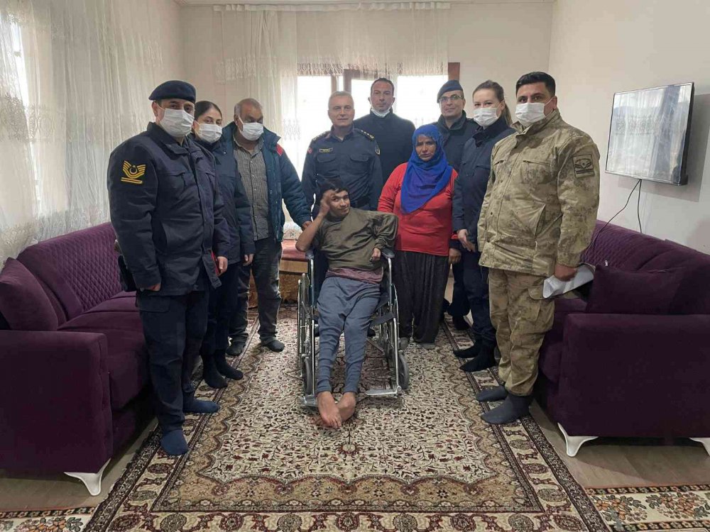 Engeller, jandarma ile aşılıyor