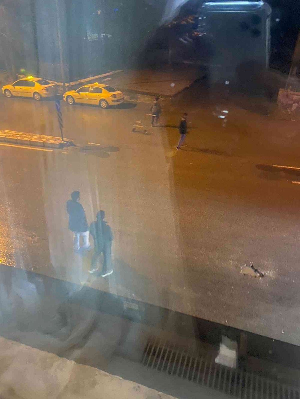 Atıl durumdaki hastane binası hırsızların hedefi oldu